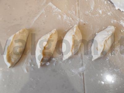 Kepti pyragėliai su kopūstais ir žuvimi ant mielinės tešlos Žingsnis 14