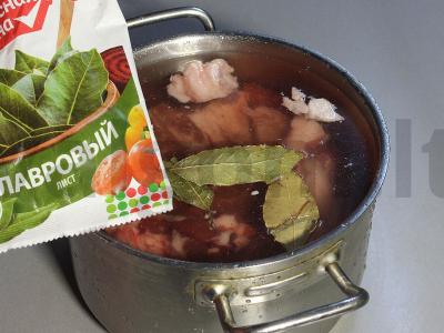 Mėsos sriuba su grybais ir bulvėmis Žingsnis 1