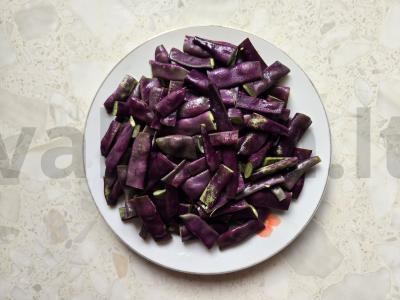 Žaliosios pupelės su dešrelėmis Žingsnis 1