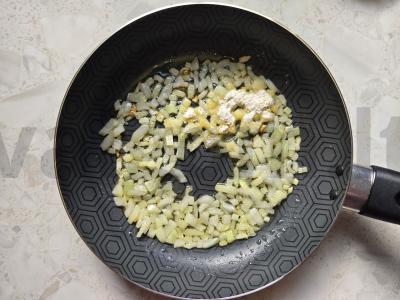 Žaliosios pupelės su dešrelėmis Žingsnis 5