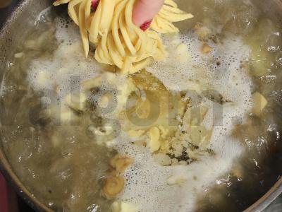 Mėsos sriuba su grybais ir bulvėmis Žingsnis 14