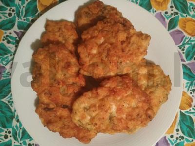 Smulkintos kotletai su žolelėmis ir česnaku pagrindine nuotrauka