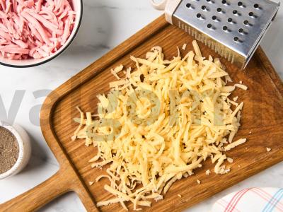 Kiaušinių vokeliai su dešra ir sūriu Žingsnis 1