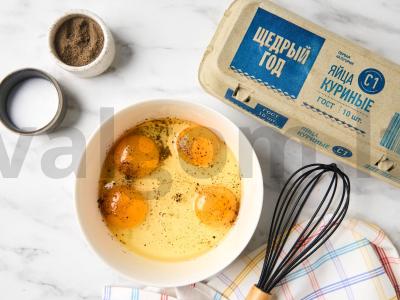 Kiaušinių vokeliai su dešra ir sūriu Žingsnis 2