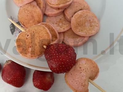 Blynelių ir braškių šašlykai Žingsnis 8