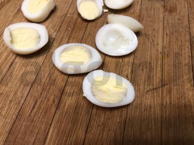 Sumuštiniai su lašiša ir putpelių kiaušiniais Žingsnis 4