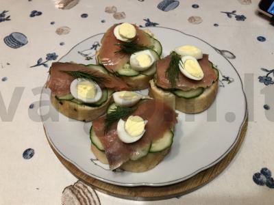 Sumuštiniai su lašiša ir putpelių kiaušiniais Žingsnis 5