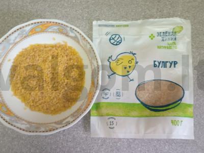 Keptas kiaulienos faršas su voveraitėmis ir daržovėmis, patiekiamas su bulguru Žingsnis 5