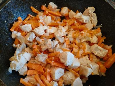 Ryžiai su mėsa, daržovėmis ir prieskoniais Žingsnis 6