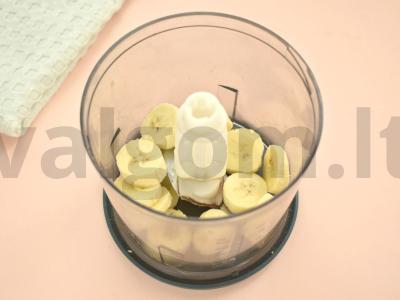 Banano ir avižų dribsnių smoothie Žingsnis 1
