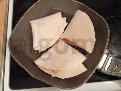 Konvertukai su kumpiu ir mocarela pusryčiams Žingsnis 7