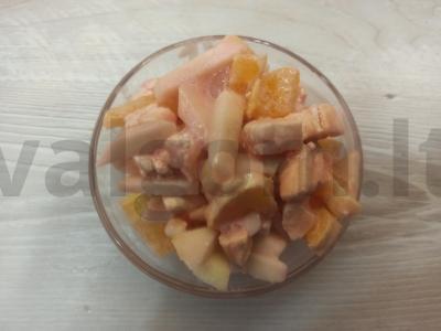 Vaisių salotos su obuoliu, mandarinų ir zefyru pagrindine nuotrauka