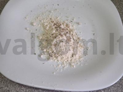 Kiaulienos kotletai džiūvėsėliuose per 30 minučių Žingsnis 3