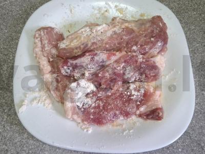 Kiaulienos kotletai džiūvėsėliuose per 30 minučių Žingsnis 4