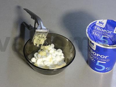 Omletas su pomidorais, įdarytais varške Žingsnis 6