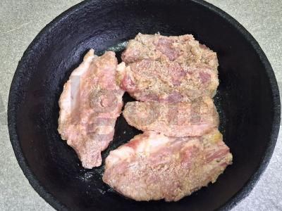 Kiaulienos kotletai džiūvėsėliuose per 30 minučių Žingsnis 8