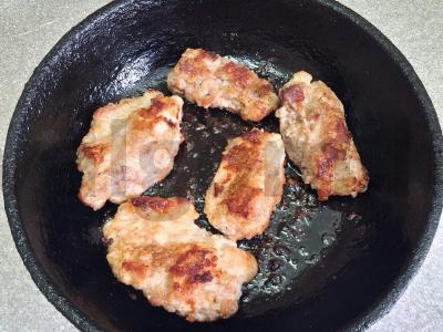 Kiaulienos kotletai džiūvėsėliuose per 30 minučių Žingsnis 9