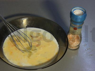 Omletas su pomidorais, įdarytais varške Žingsnis 9