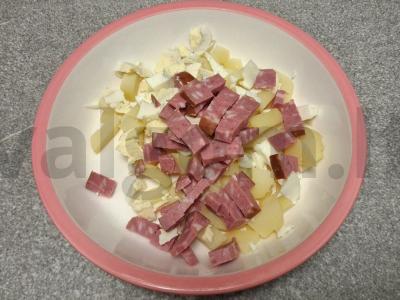 Okroška su kefyru ir rūkytomis dešromis Žingsnis 2