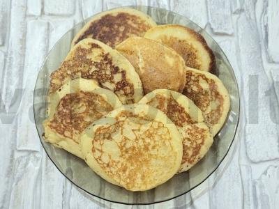 Švelnūs varškės blynai su kukurūzų miltais pagrindine nuotrauka