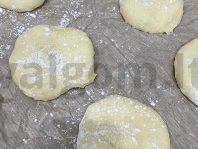 Varškės pyragėliai su braškių uogiene Žingsnis 2