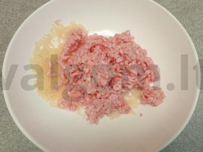 Kiaulienos faršo ežiukai su troškintų daržovių garnyru Žingsnis 1