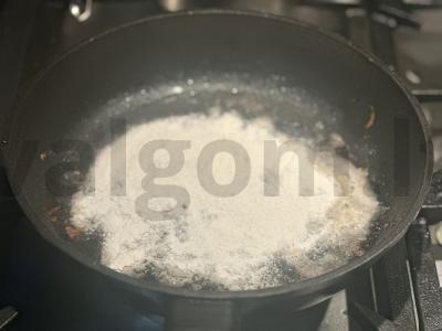 Vištienos blauzdelės grietinėlės padaže Žingsnis 3