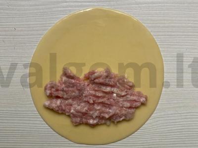 Čeburekai su faršu iš picos tešlos Žingsnis 4