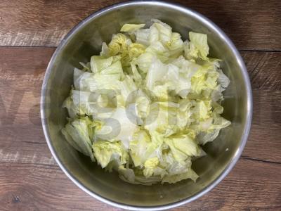 Lengvas daržovių salotas su brie sūriu Žingsnis 1