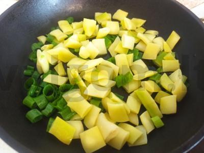 Troškinta žirninė pupelė su sojų padažu ir žaliu svogūnu Žingsnis 4