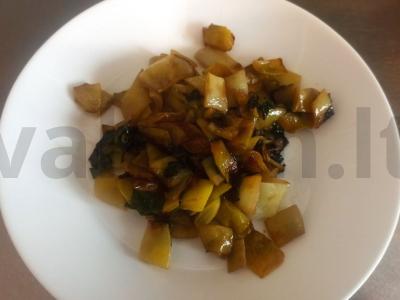 Troškinta žirninė pupelė su sojų padažu ir žaliu svogūnu pagrindine nuotrauka