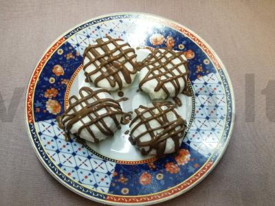 Varškės sūreliai su kokosų drožlėmis ir braškių džemu Žingsnis 8