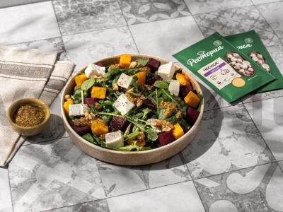 Salotos su keptomis daržovėmis pagrindine nuotrauka