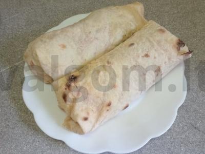 Šašlykas su kepta kalakutiena, lediniu salotu ir grietine Žingsnis 8