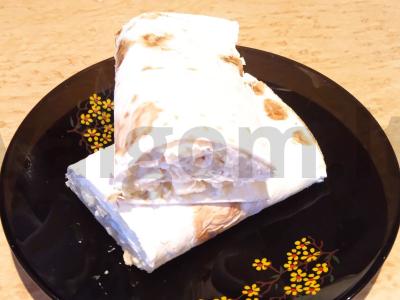 Tortilija su sūriu ir konservuotais ananasais pagrindine nuotrauka