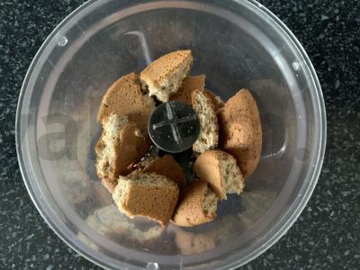 Avižinių sausainių ir slyvų kramblis Žingsnis 1