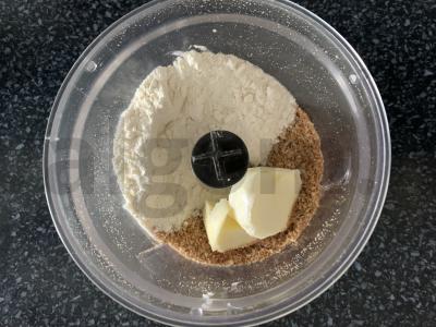 Avižinių sausainių ir slyvų kramblis Žingsnis 2