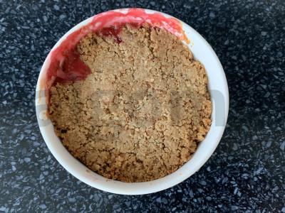 Avižinių sausainių ir slyvų kramblis Žingsnis 7