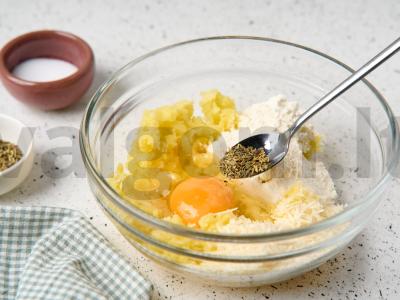 Bulvių blynai su grietine Žingsnis 3