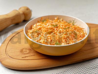 Morkų ir kiaušinių salotas pagrindine nuotrauka