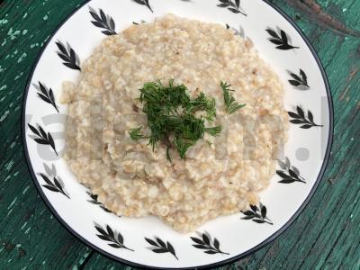 Avižinė košė vištienos sultinyje pagrindine nuotrauka