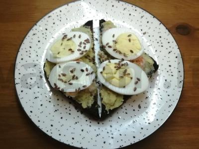 Avokado ir krevetėmis užteptos brusketos pagrindine nuotrauka