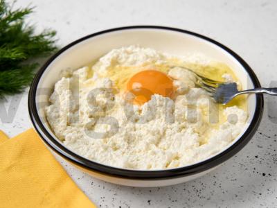 Sūrio blynai su Adygei sūriu Žingsnis 1