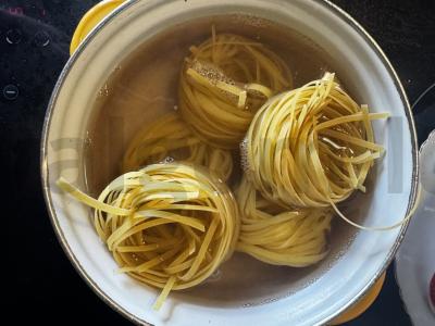 Karbonares makaronai su grietinėlės padažu Žingsnis 1