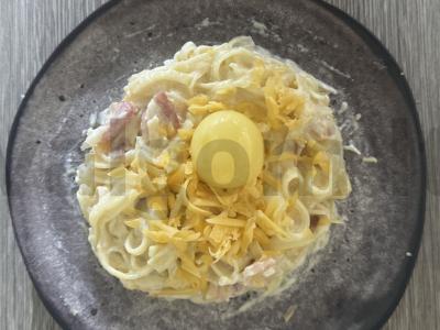 Karbonares makaronai su grietinėlės padažu pagrindine nuotrauka