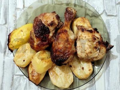 Kvapni vištiena su bulvėmis adžikos-jogurto marinate pagrindine nuotrauka