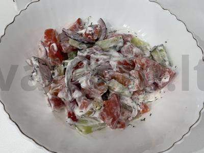 Vasaros salotos su marinuotais pievagrybiais pagrindine nuotrauka