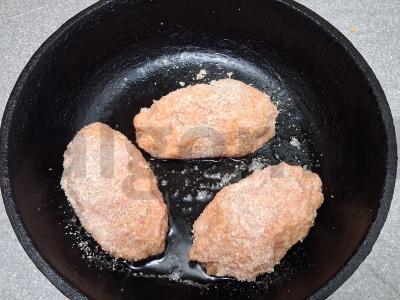 Kiaulienos faršo zrazai su putpelių kiaušiniais Žingsnis 9