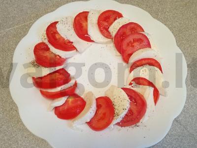 Caprese salotas su raudonuoju baziliku Žingsnis 3