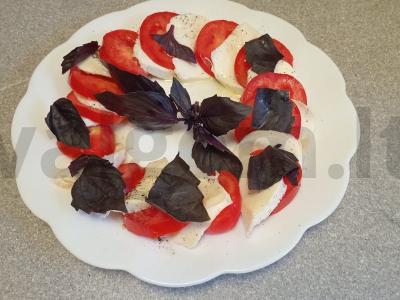 Caprese salotas su raudonuoju baziliku Žingsnis 5